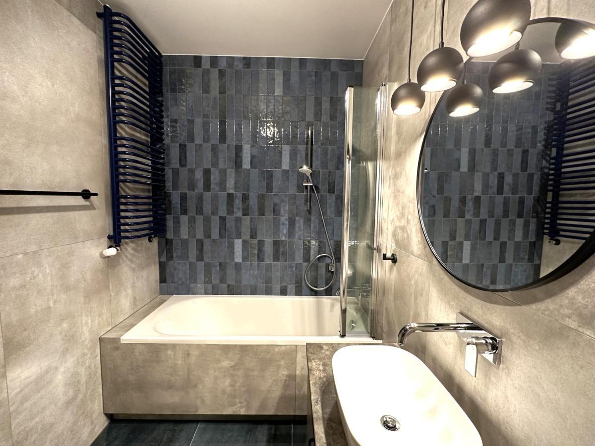 Apartament Lotnisko Chopina Warsaw Airport エクステリア 写真