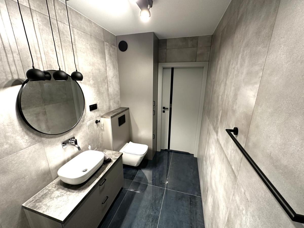 Apartament Lotnisko Chopina Warsaw Airport エクステリア 写真