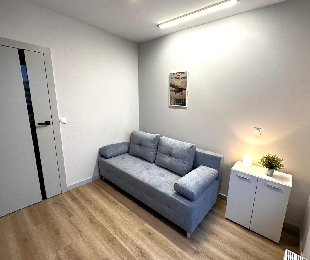 Apartament Lotnisko Chopina Warsaw Airport エクステリア 写真