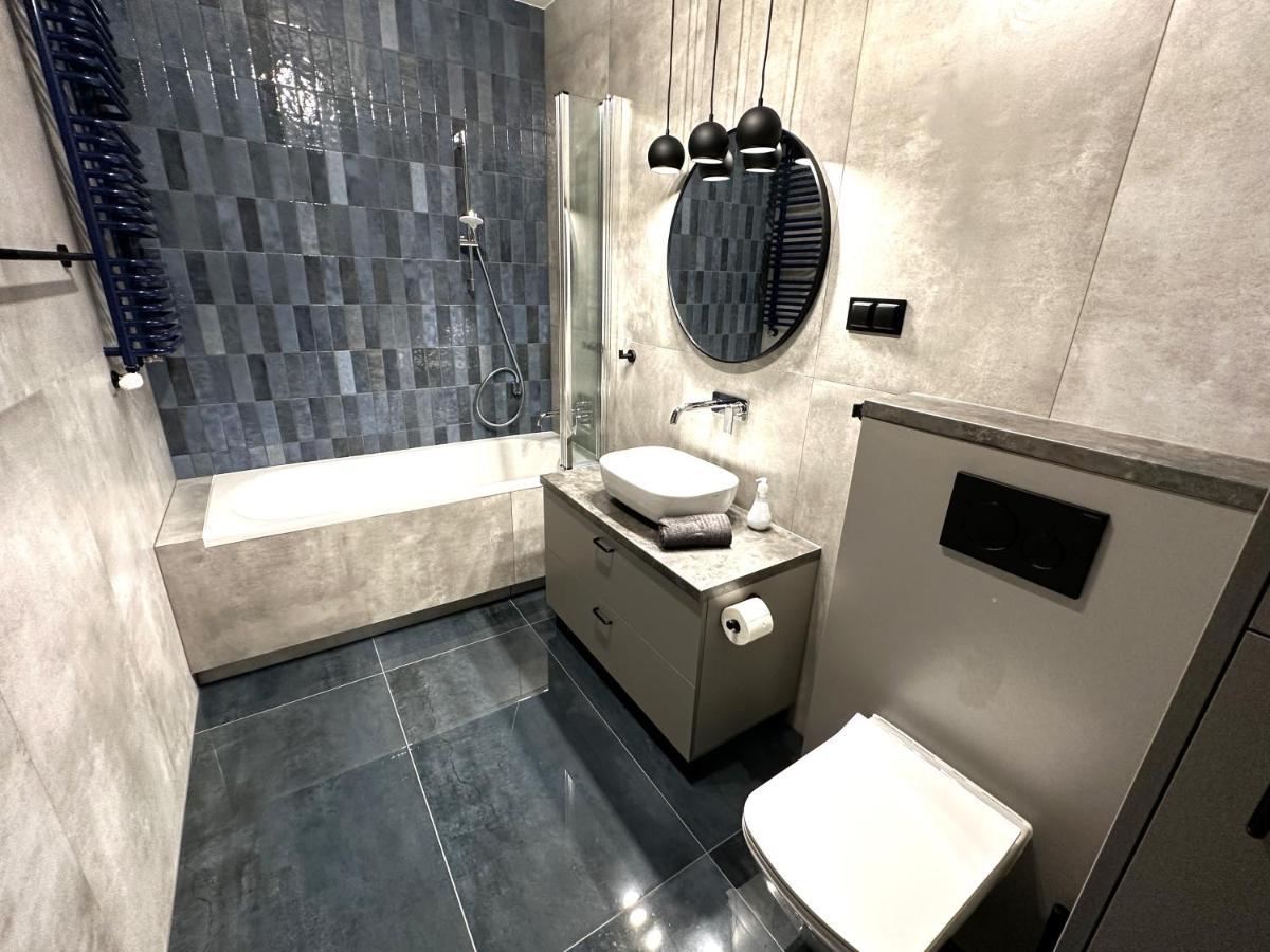 Apartament Lotnisko Chopina Warsaw Airport エクステリア 写真